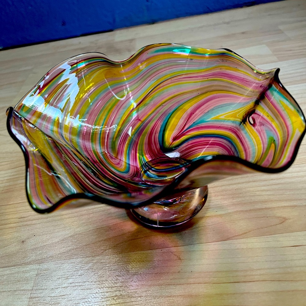 Garden City Hand Blown Swirl Glass Bowl Skagway Alaska Signed.